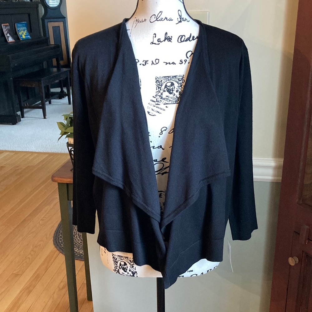 NWT! Ronni Nicole cropped black cardigan